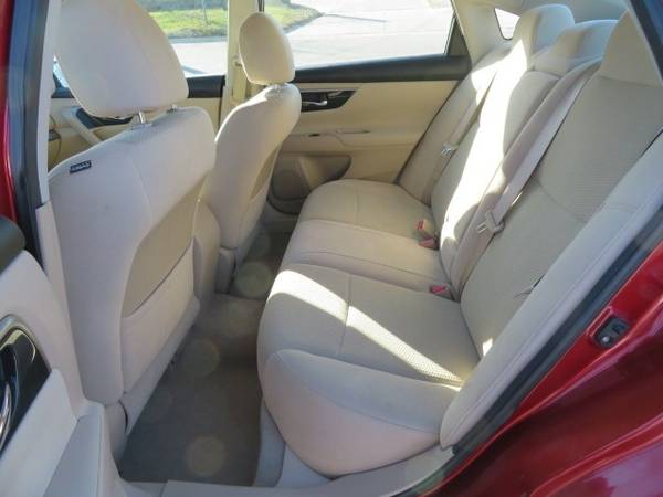 2014 Nissan Altima... 54,000 Miles... $5,999 - cars & trucks - by... for sale in Waterloo, IA – photo 10