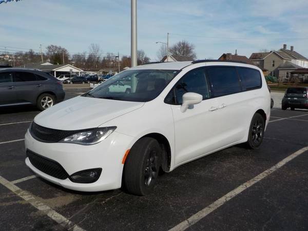 2018 Chrysler Pacifica FWD 4D Passenger Van / Minivan/Van Touring L... for sale in Cambridge, OH – photo 3