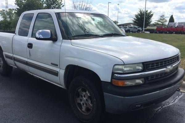 2000 CHEVROLET SILVERADO 1500 4x4 Chevy Truck LT EXT. CAB 4WD #148... for sale in Cleves, OH – photo 2