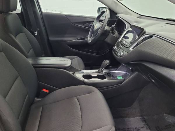 2017 Chevrolet Malibu LT-45k miles - Back up camera - Keyless entry! for sale in Silvis, IA – photo 9