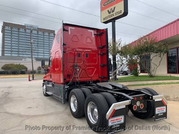 2017 *Freightliner* *Cascadia* *CA125SLP* Red for sale in Dallas, TX – photo 6