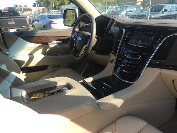 2017 Cadillac Escalade Luxury 4WD for sale in Flint, MI – photo 18
