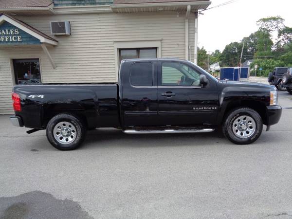 2009 Chevrolet Silverado 1500 4WD Ext Cab * ONLY 37K MILES * 1 OWNER * for sale in Brockport, NY – photo 3