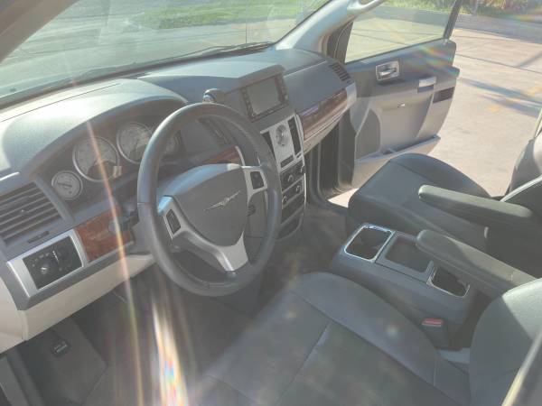 2009 Chrysler town and country - - by dealer - vehicle for sale in Wichita, KS – photo 20