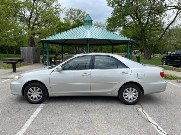 2005 TOYOTA CAMRY LE - - by dealer - vehicle for sale in Merriam, MO – photo 2