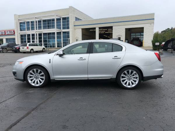 Comfortable! 2009 Lincoln MKS! AWD! Loaded! Nice! for sale in Ortonville, MI – photo 2