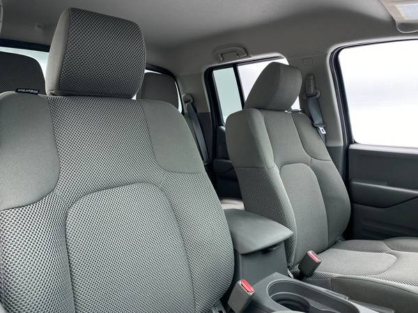 2017 Nissan Frontier Crew Cab SV Pickup 4D 5 ft pickup Gray -... for sale in Madison, WI – photo 18