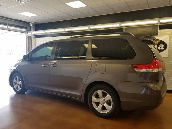 2012 Toyota Sienna 4d Wagon LE V6 w/Auto Access Seat for sale in Kyle, TX – photo 3