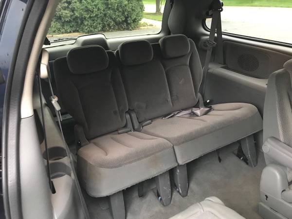 2005 CHRYSLER TOWN & COUNTRY (low miles) for sale in Bridgeview, IL – photo 13