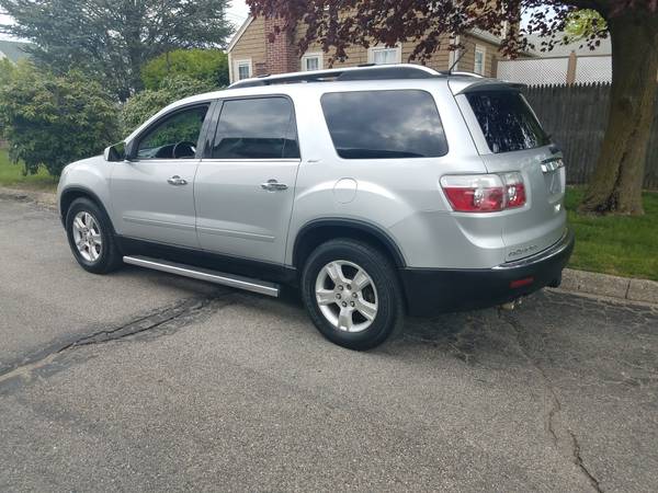 2009 GMC Acadia SLT All wheel drive Leather dual roofs CLEAN for sale in West Warwick, RI – photo 3