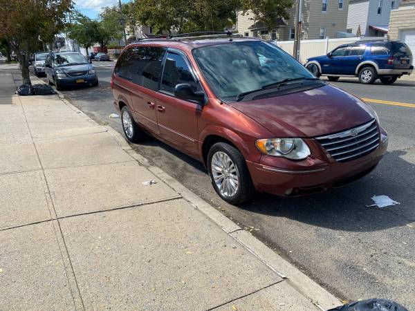 2007 Chrysler Town And Country Limited Fully Loaded Low Miles Mint -... for sale in South Ozone Park, NY – photo 2