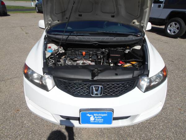 09 Honda Civic EX w/ Navigation and moonroof. Excellent condition. for sale in Kalamazoo, MI – photo 12