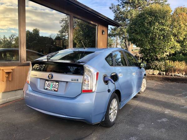 2012 Toyota Prius Hybrid Plugin - cars & trucks - by owner - vehicle... for sale in Mosier, OR – photo 7