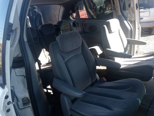 05 Chrysler town and country - cars & trucks - by owner - vehicle... for sale in Temple Hills, District Of Columbia – photo 10