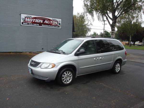 2002 CHRYSLER TOWN AND COUNTRY MINI VAN V6 AUTO ALLOYS 3-SEATS for sale in LONGVIEW WA 98632, OR – photo 2