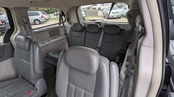2010 Chrysler Town Country 4dr Wgn Touring - - by for sale in Oconomowoc, WI – photo 11