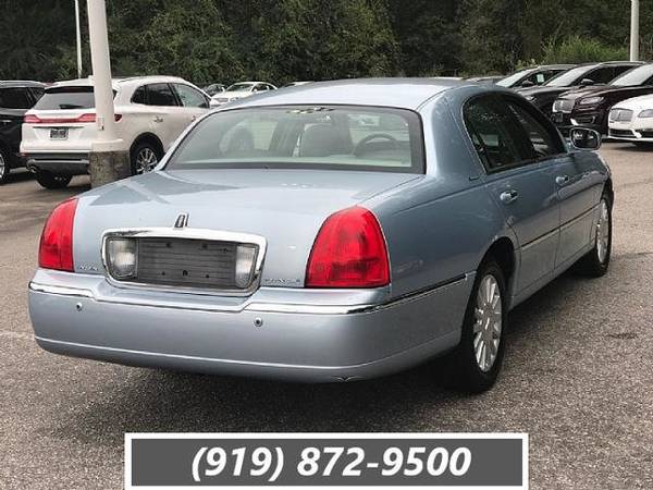 2005 *Lincoln* *Town Car* *4dr Sedan Signature* Ligh for sale in Raleigh, NC – photo 8