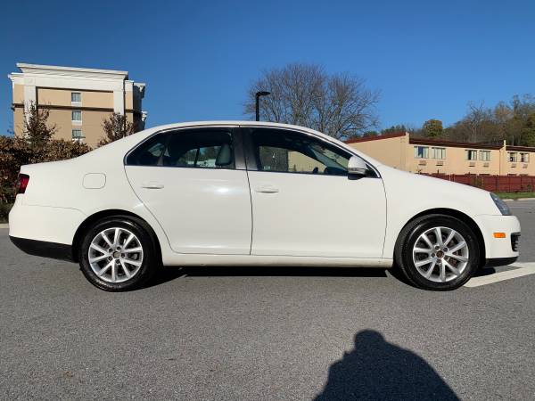 ONLY 87,000 Miles!!! ★ 2010 VW JETTA SE / 5 SPEED Manual - cars &... for sale in Poughkeepsie, NY – photo 5