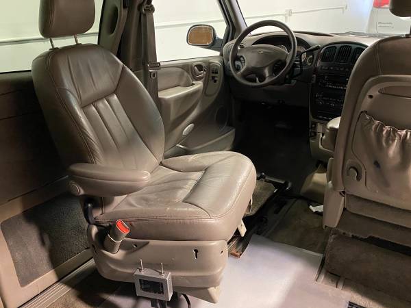 Wheelchair Accessible Dodge Chrysler Town & Country for sale in Palmer, AK – photo 16