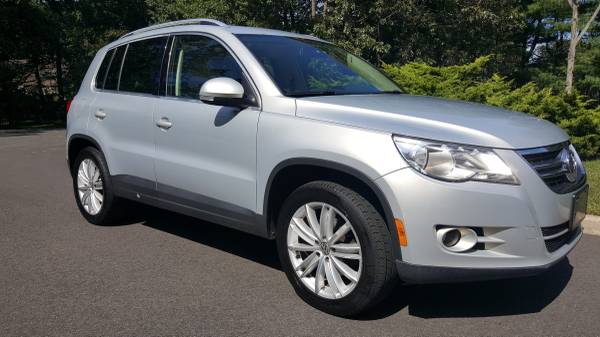 2011 VOLKSWAGEN TIGUAN LIMITED FULL LOADED EXCELLENT CONDITION for sale in Westbury , NY – photo 2