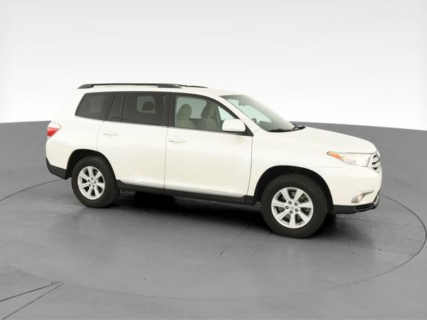 2013 Toyota Highlander Plus Sport Utility 4D suv White - FINANCE -... for sale in Rochester , NY – photo 14