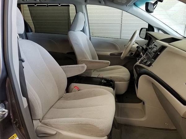 2012 Toyota Sienna 4d Wagon LE V6 w/Auto Access Seat for sale in Kyle, TX – photo 18