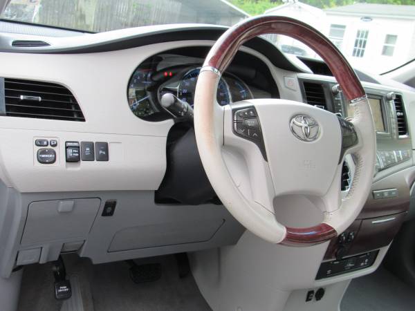 2011 Toyota Sienna Limited 7-Pass V6 NAV, PANO Se Hablamos ESPANOL for sale in MANASSAS, District Of Columbia – photo 11