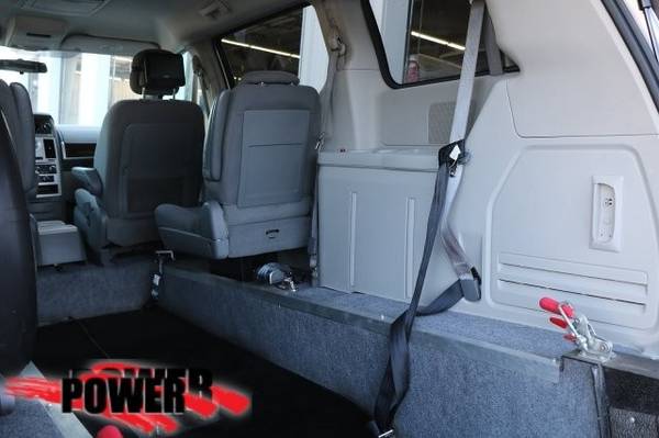 2010 Chrysler Town & Country Touring Minivan, Passenger for sale in Salem, OR – photo 4