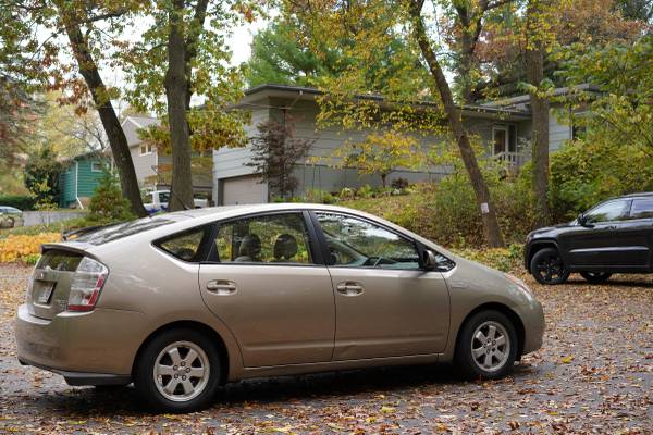 2007 Toyota Prius Well Maintained! 51.2 MPG - cars & trucks - by... for sale in Madison, WI – photo 4