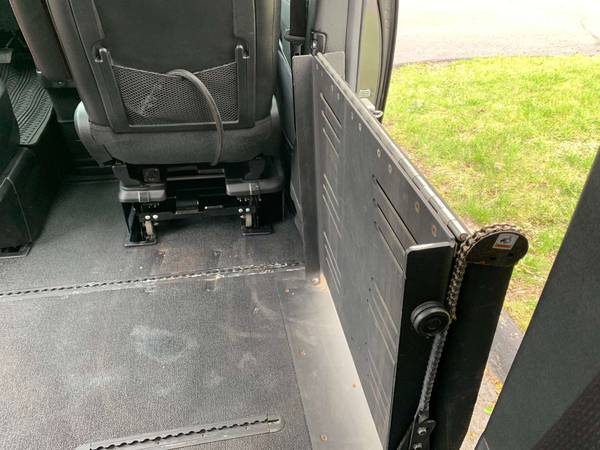 Wheelchair/Handicap Accessible 2017 Dodge Grand Caravan GT - cars for sale in Other, MI – photo 6