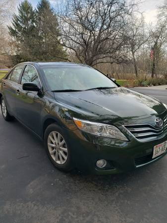 2011 Toyota Camry XLE - cars & trucks - by owner - vehicle... for sale in Mequon, WI – photo 2