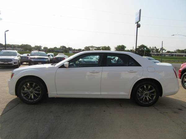 2014 Chrysler 300 4dr Sdn 300S AWD - cars & trucks - by dealer -... for sale in Waterloo, IA – photo 6