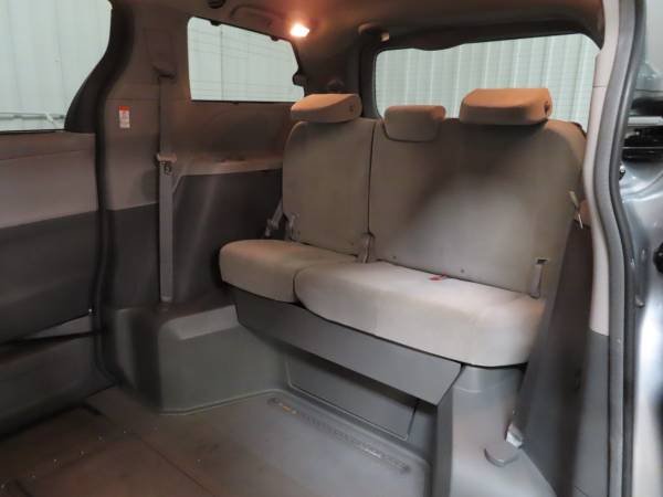 2017 Toyota Sienna LE Wheelchair Van Power Side Entry Ramp -... for sale in Middleville, MI – photo 19
