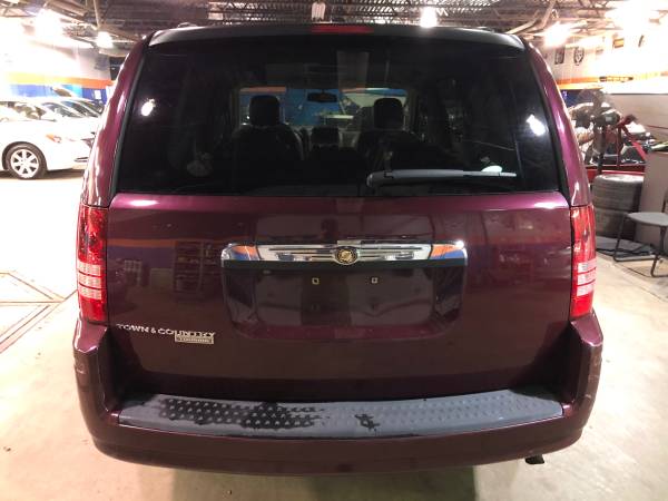 2008 Chrysler town and country - cars & trucks - by dealer - vehicle... for sale in Columbus, OH – photo 4