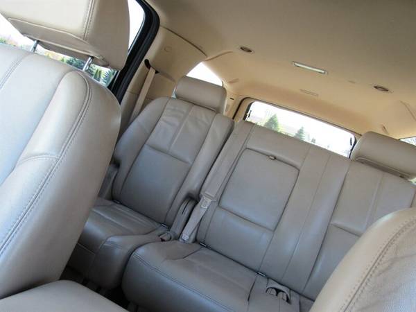 2007 Chevy Suburban 2500 LT - - by dealer - vehicle for sale in Appleton, WI – photo 24
