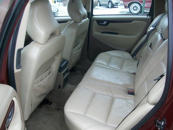2001 VOLVO V70 WAGON - - by dealer - vehicle for sale in Muskego, WI – photo 19