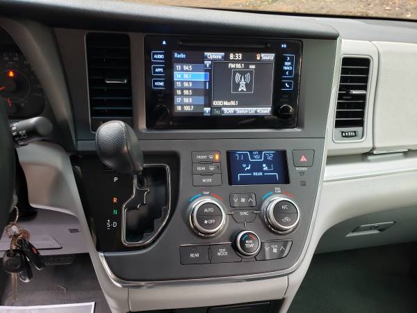 2015 Toyota Sienna LE for sale in Tumwater, WA – photo 6