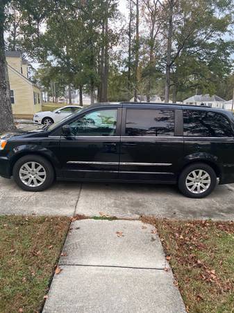 2015 Chrysler Town & Country Touring - cars & trucks - by owner -... for sale in Camp Lejeune, NC – photo 4