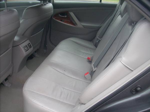 2011 Toyota Camry XLE - - by dealer - vehicle for sale in Eau Claire, WI – photo 7