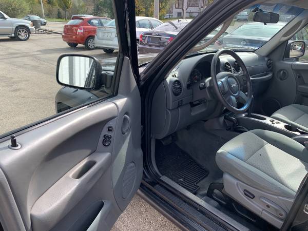 2006 Jeep Liberty Renegade - cars & trucks - by dealer - vehicle... for sale in Elgin, IL – photo 7