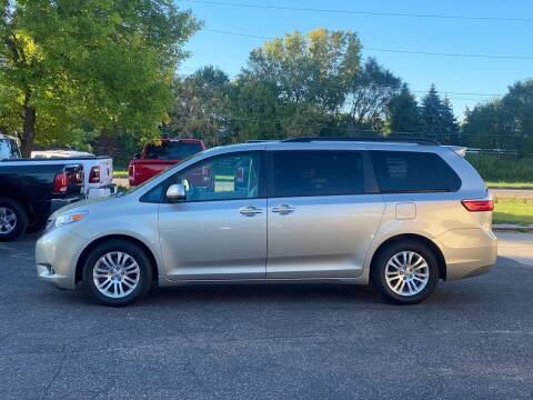 2017 Toyota Sienna XLE 7 Passenger Auto Access Seat 4dr Mini Van for sale in Other, MN – photo 2