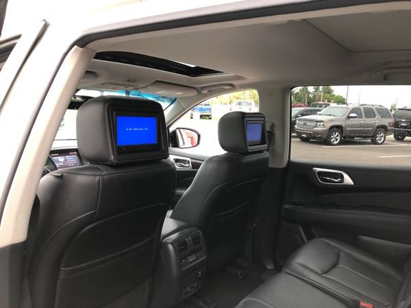 2014 Nissan Pathfinder Platinum 4WD for sale in New Richmond, WI – photo 10
