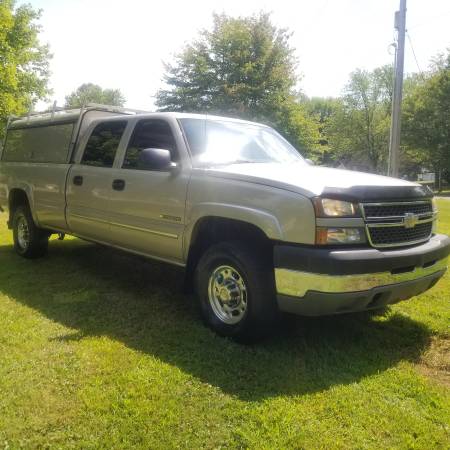 2005 Chevy Silverado 2500HD 4x4 - cars & trucks - by dealer -... for sale in Austintown, OH – photo 7