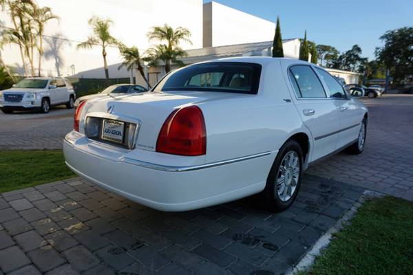2006 Lincoln Town Car Signature Limited - Very Clean, Well Maintained, for sale in Naples, FL – photo 13
