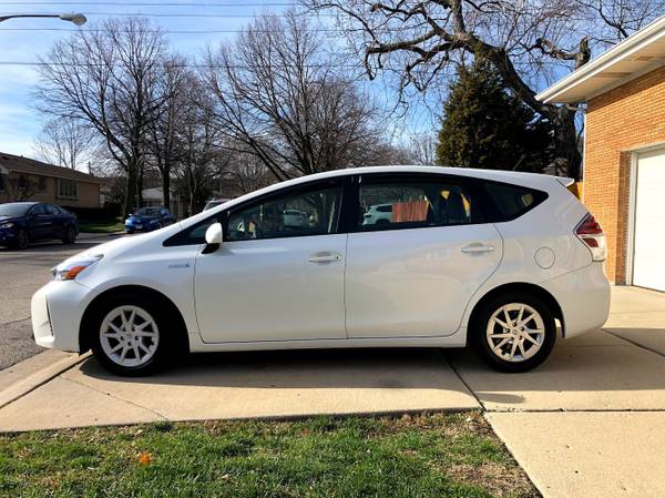 2017 Toyota Prius V (41 MPG) - cars & trucks - by owner - vehicle... for sale in Schiller Park, IL – photo 3