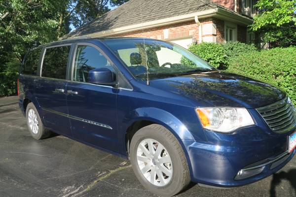 2015 Chrysler Town & Country for sale in Lake Forest, IL – photo 2
