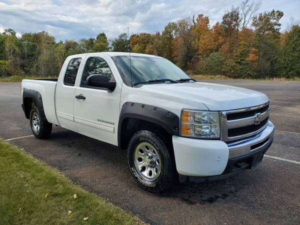 2011 chevy Silverado 4x4 ext cab 4 door for sale in Wooster, OH – photo 4