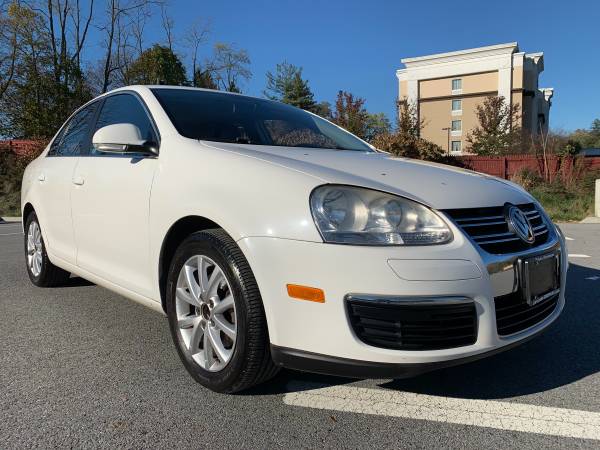 ONLY 87,000 Miles!!! ★ 2010 VW JETTA SE / 5 SPEED Manual - cars &... for sale in Poughkeepsie, NY – photo 4