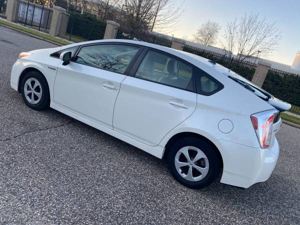 2014 Toyota Prius with Leather - cars & trucks - by owner - vehicle... for sale in Riverton, NJ – photo 4