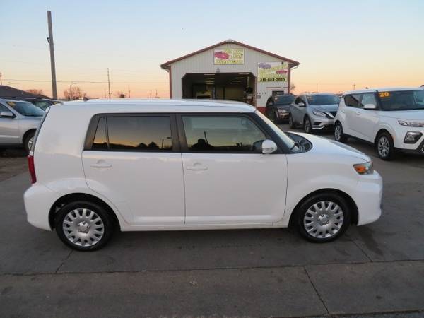 2012 Scion XB... 205,000 Miles... $2,800 - cars & trucks - by dealer... for sale in Waterloo, IA